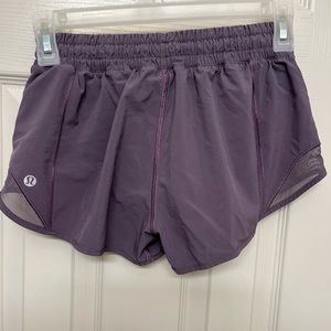 Lululemon Low-rise 2.5” Hotty Hot Shorts: Graphite Purple. Size 4.